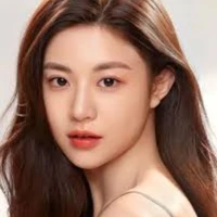 Nguyễn Tuyết Nhi ( bạn cô)