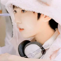 Hạ Tuấn Lâm /lúc nhỏ