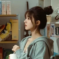 Triệu Lộ Tư ( tỷ tỷ của cậu)
