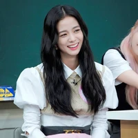 Kim Jisoo ( bff Lisa )