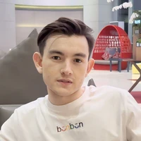 Richie (Anh trai Becky)