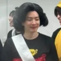 Chị Nhân Viên
