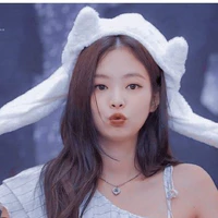 kim jennie ( 19 tuổi)