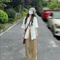 Mẹ của Trang và Tuyết