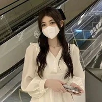 Ngọc Bích Chị họ của Ái và Ánh