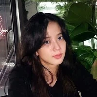 Kim Jisoo (cô)