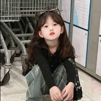 Chị nu9 lúc nhỏ