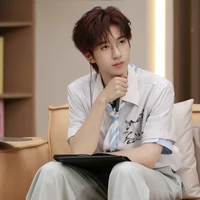 HẠ TUẤN LÂM ( ANH )