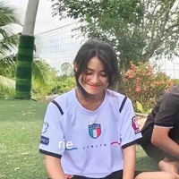 Thuỳ trang (bn của ái )