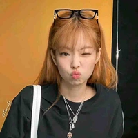 Kim Jennie - Em