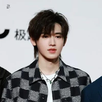 Tống Á Hiên /papi anh/