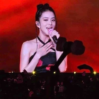 Jisoo - chị 