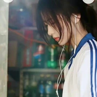 Tạ Hải Linh- em gái của Gia Trần