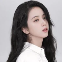 Kim Jisoo ( cô)