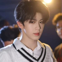 Vương Hạo (V.H)