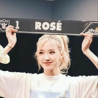 cô ngườii hầu( rosé )