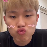 Dương đeo mic