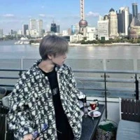 Lục Anh Hoàng- em trai cô