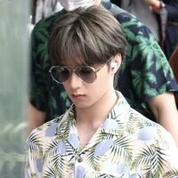 Lưu Diệu Văn - Người Hầu