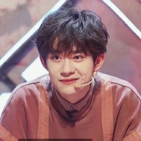 Dịch Dương Thiên Tỉ - em út