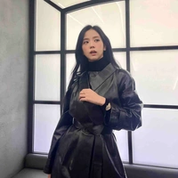 Kim Jisoo ( chị )