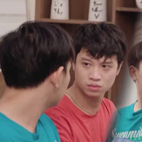T giauten bobo vào má bạn N giauten đi:<