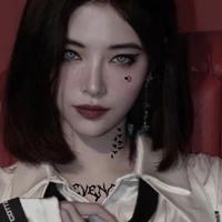 Uyển Lõa Vân/Vân/