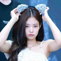 Jennie ( Em)