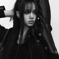 Lalisa Manoban ( cô )