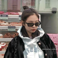 Jennie Kim_em