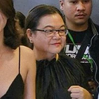 Bà Armstrong