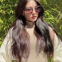 Chị gái Win (June)