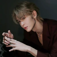 James ( bạn thân Win )