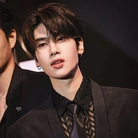 Dunk ( bạn Win , chồng nhỏ của Joong )