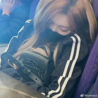 Trịnh Đan Ny[em họ nàng]