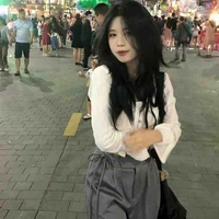 Phong Gia Nhi (chị)