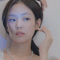 Kim Jennie -Em