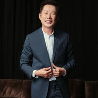 Nawat Itsaragrisil(ông)