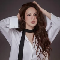 Diệp Lâm Anh ( cô )