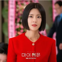 Lee Yoon Ji(chị ruột)