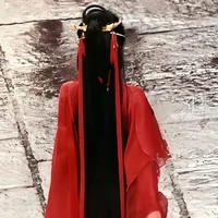 Nữ Quỷ Áo Đỏ