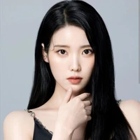 IU(chị)