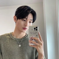 Yoon Jisung - anh cậu-