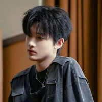 Dư Vũ Hàm (em)