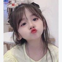 Lê Gia Ý - còn nhỏ