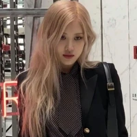 Park Chaeyoung( cô)