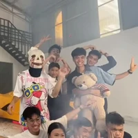 tất cả thành viên[trừ ai cần trừ]