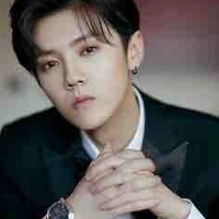 Luhan-anh trai Jungkook