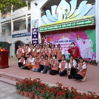 All (- những người cần trừ)