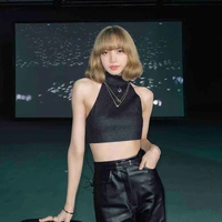Cô ( Lisa )